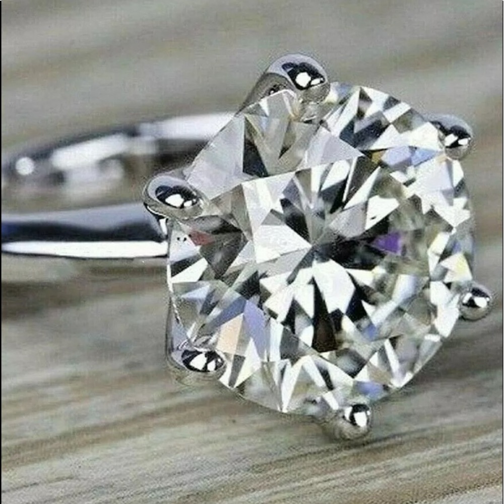 Rare! 10.80 karats Amazing Off White Diamond Solitaire Ring! Great Luster!